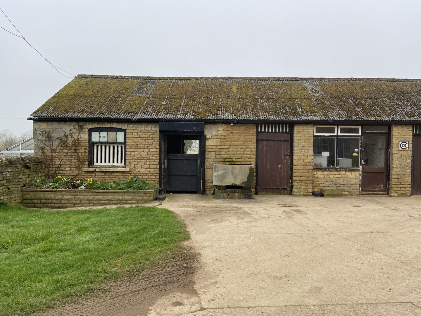 Retrospective Change Of Use Of An Agricultural Holding To A Livery Yard. 